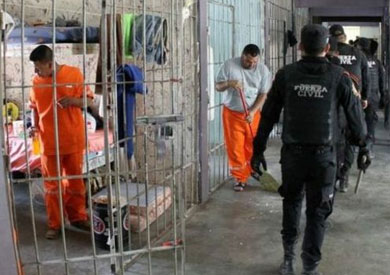 الشرطة قالت إنها أنهت الامتيازات التي كان يتمتع بها بعض النزلاء